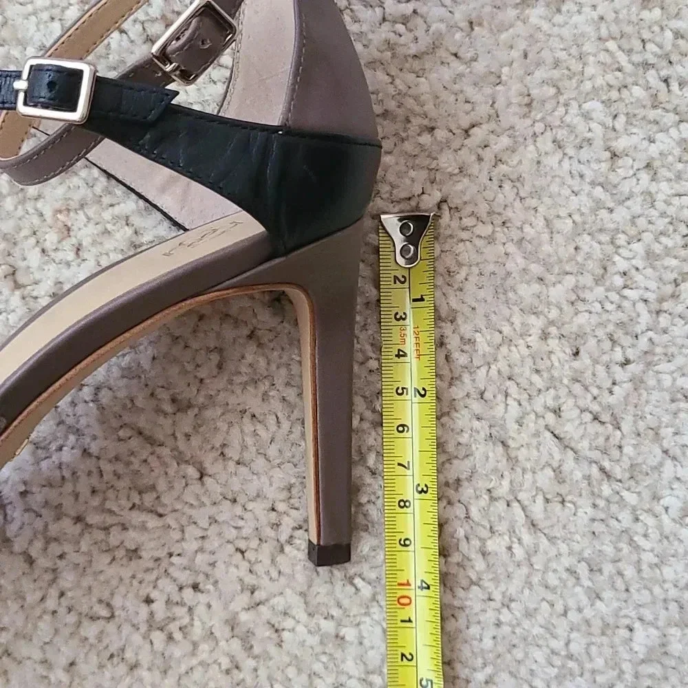 Ann Taylor Pumps size 9M - Picture 7 of 7